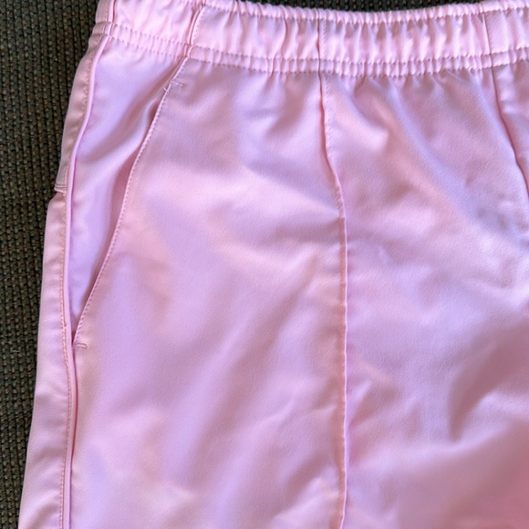 Nike-Nearly New Pink Shorts - Picture 2 of 7